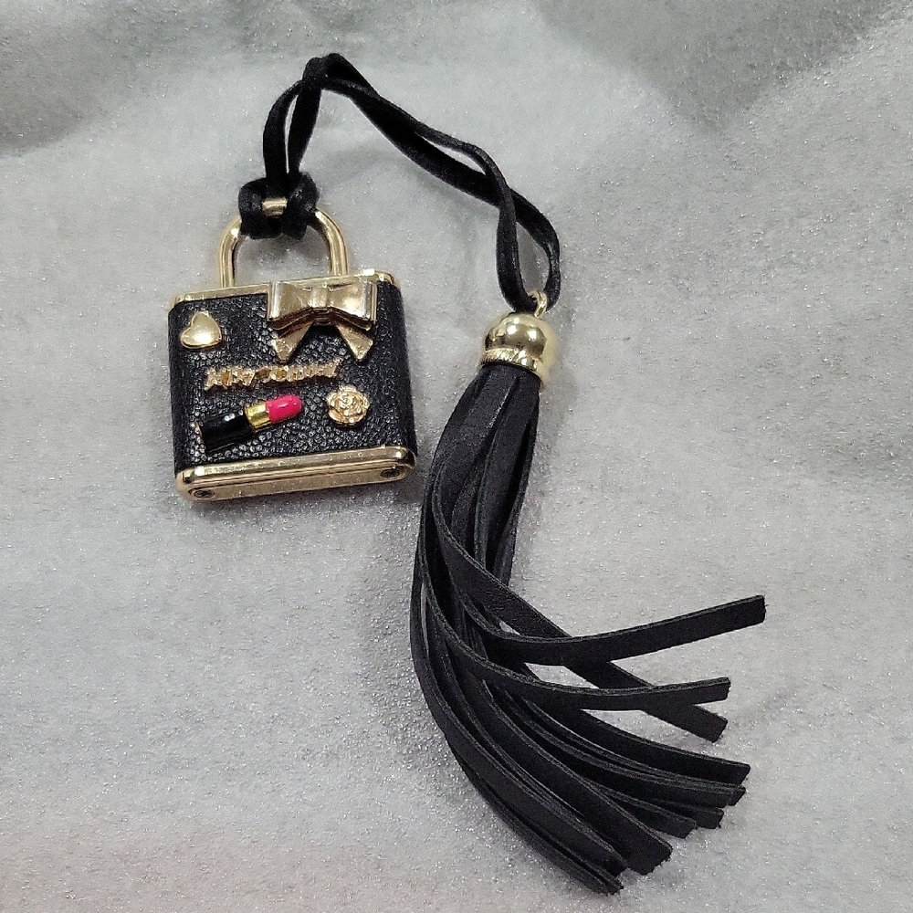 BETSEY JOHNSON  Lock Bag Charm Hang Tag Key Chain  DESIGNER Black Leather Tassel